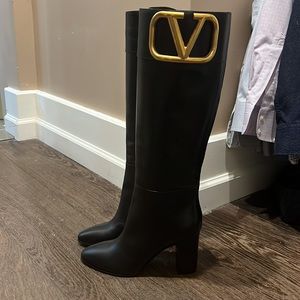 Garavani - Supervee V-logo Knee-high Leather Boots - Black